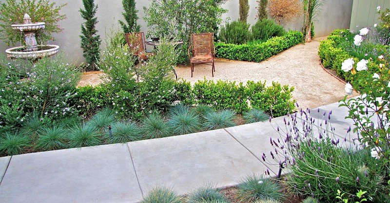 Outdoor area with fountain