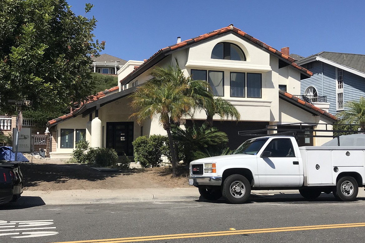 The exterior of this reimagined San Clemente home